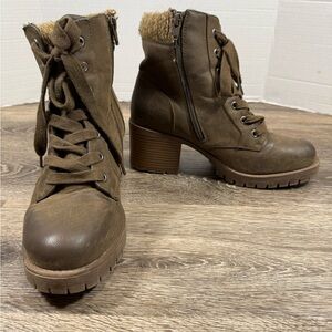 Universal Threads Boots Women's 7.5 Brown Lug Sole Zipper Ankle Boots Rustic